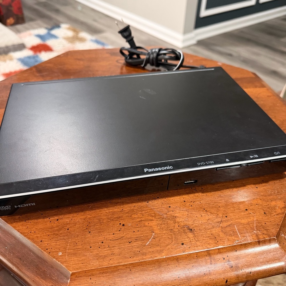 Panasonic DVD-S700 DVD Player HDMI USB DVD/CD Region 1 Black RCA 2018